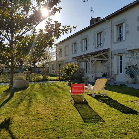 Domaine De Pelouaille - Chambre D'Hotes Сен-Жан-д'Анжели Экстерьер фото