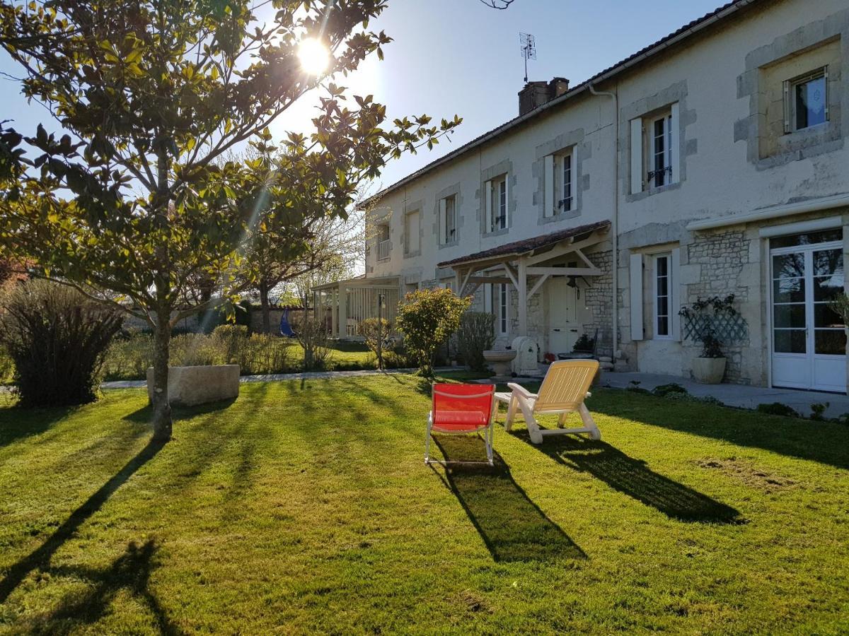 Domaine De Pelouaille - Chambre D'Hotes Сен-Жан-д'Анжели Экстерьер фото
