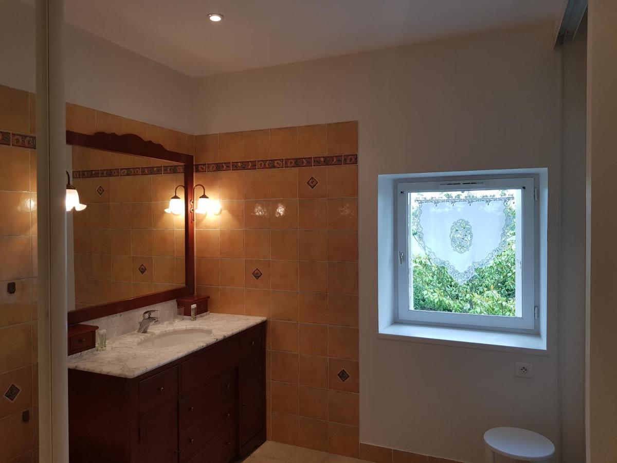 Domaine De Pelouaille - Chambre D'Hotes Сен-Жан-д'Анжели Экстерьер фото