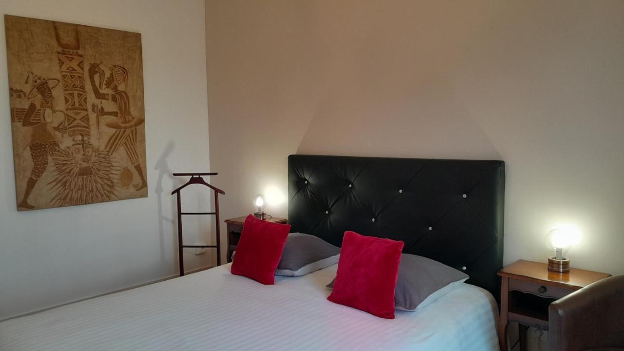 Domaine De Pelouaille - Chambre D'Hotes Сен-Жан-д'Анжели Экстерьер фото